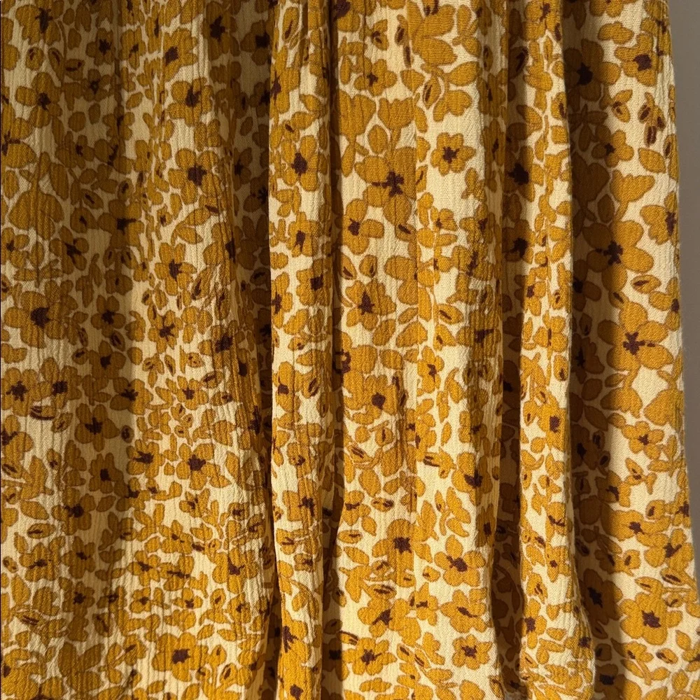 Low back Yellow Floral Peasant Dress - Picture 3 of 4